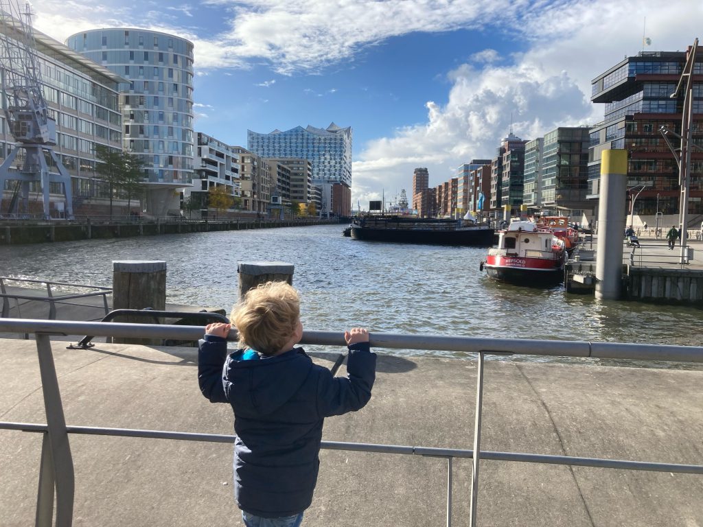 Stadtführung für Familien in Hamburg Schirm und Charme